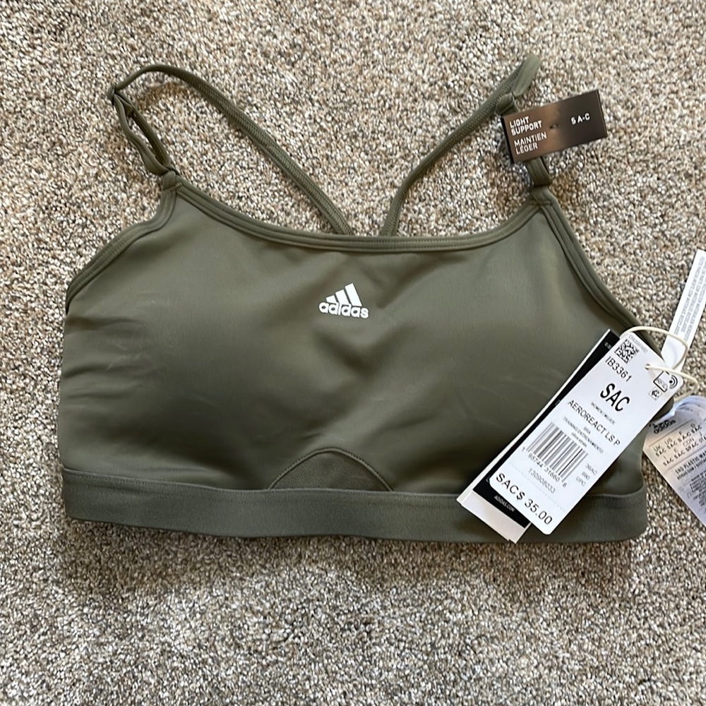 New with tags ‘army green’ sports bra. Size small.